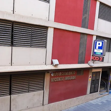 Stylish & Spacious Family Near & Vibrant Historic Market Apartment Alicante