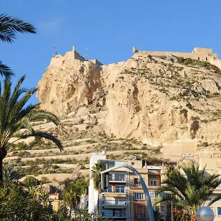 Stylish & Spacious Family Near & Vibrant Historic Market Apartment Alicante