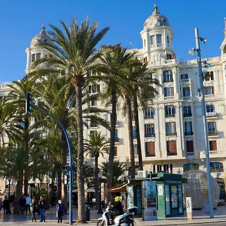 Apartment Stylish & Spacious Family Near & Vibrant Historic Market Alicante